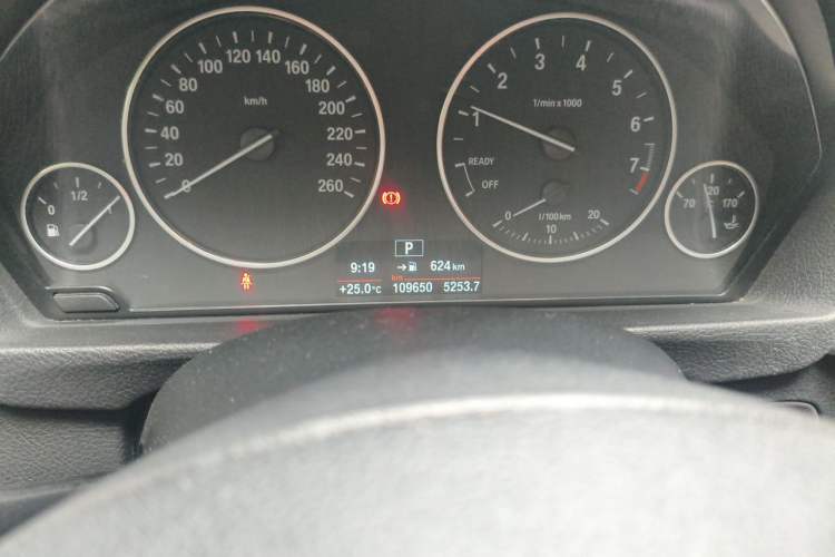 Used BMW 3 Series GT 2017 320i Sport Edition Odometer Close Up