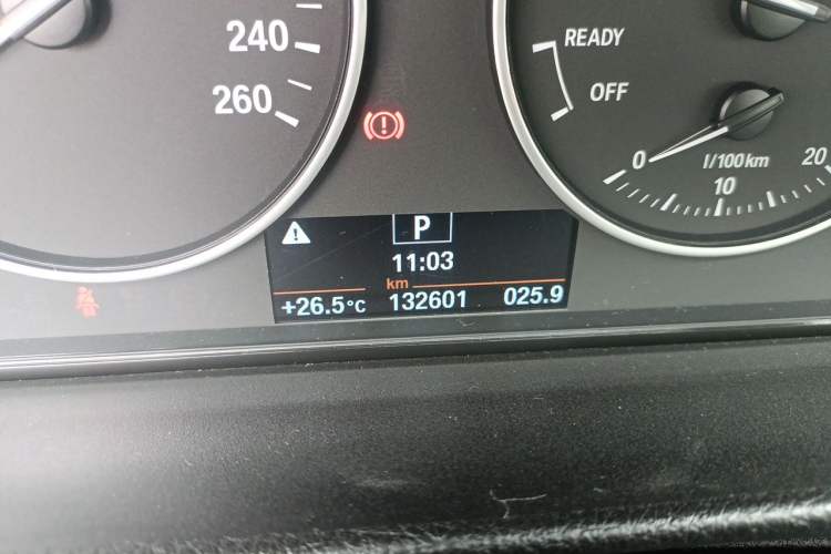 Used BMW 3 Series GT 2017 320i Sport Edition Odometer Close Up