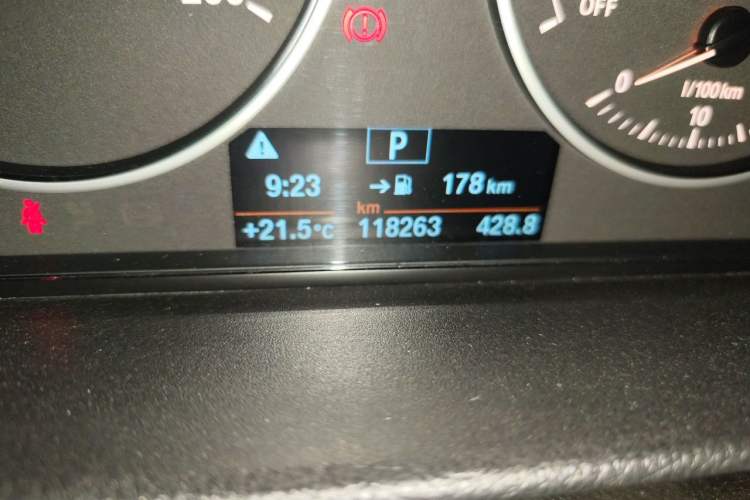 Used BMW 3 Series GT 2017 320i Sport Edition Odometer Close Up