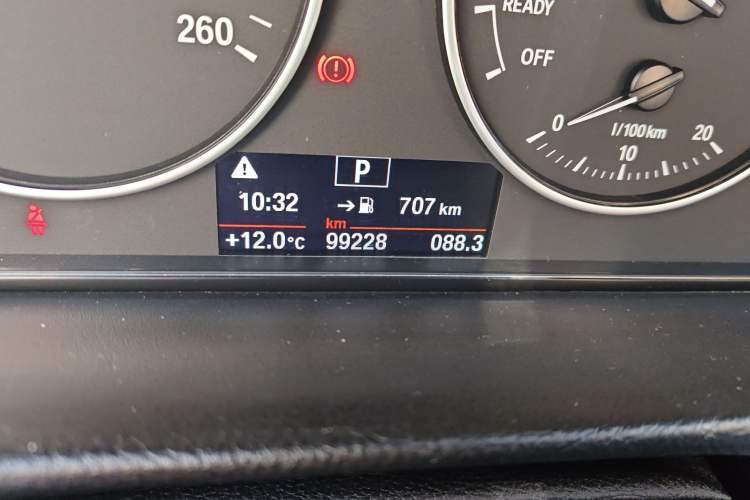 Used BMW 3 Series GT 2017 320i Sport Edition Odometer Close Up