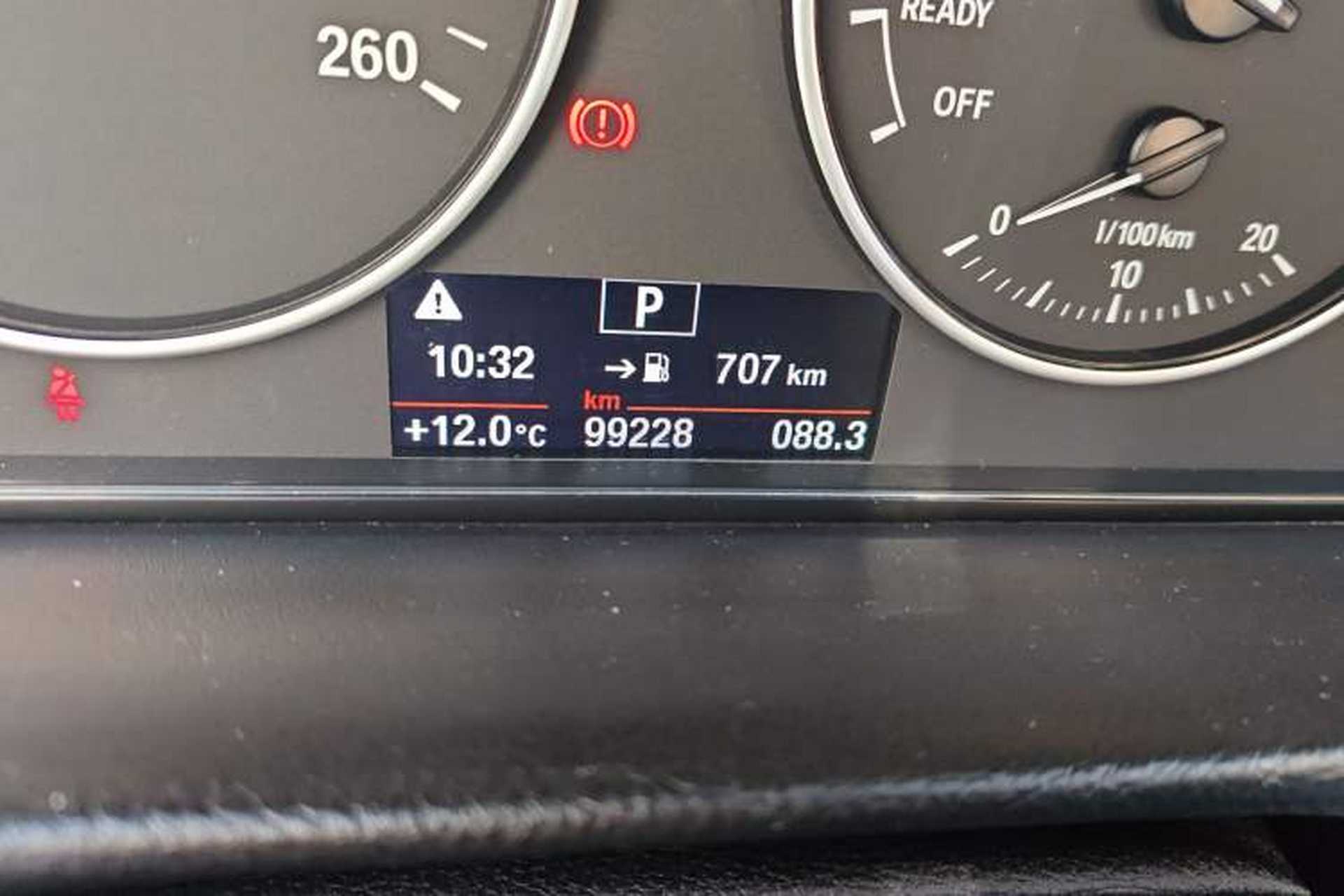 Used BMW 3 Series GT 2017 320i Sport Edition Odometer Close Up