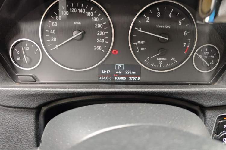 Used BMW 3 Series GT 2017 320i Sport Edition Odometer Close Up