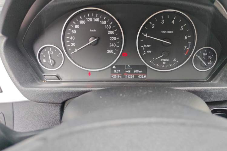Used BMW 3 Series GT 2017 320i Sport Edition Odometer Close Up
