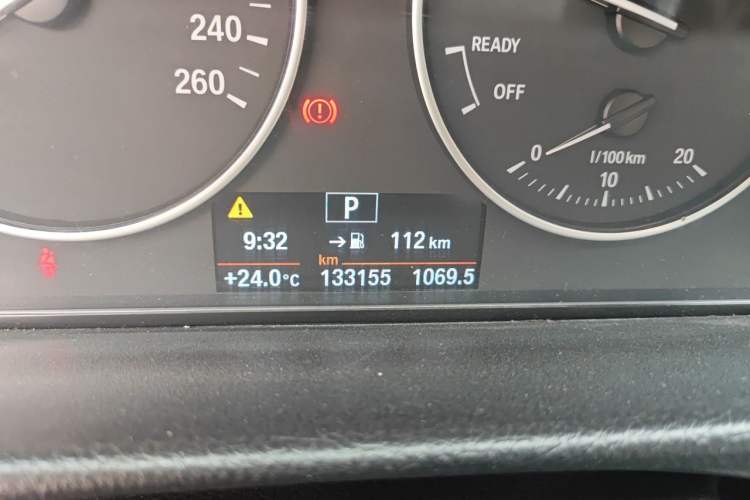 Used BMW 3 Series GT 2017 320i Sport Edition Odometer Close Up