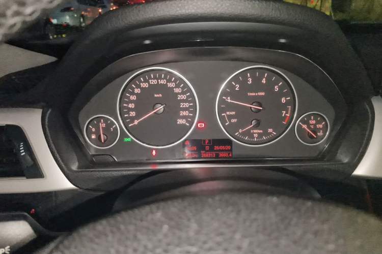 Used BMW 3 Series GT 2017 320i Sport Edition Odometer Close Up