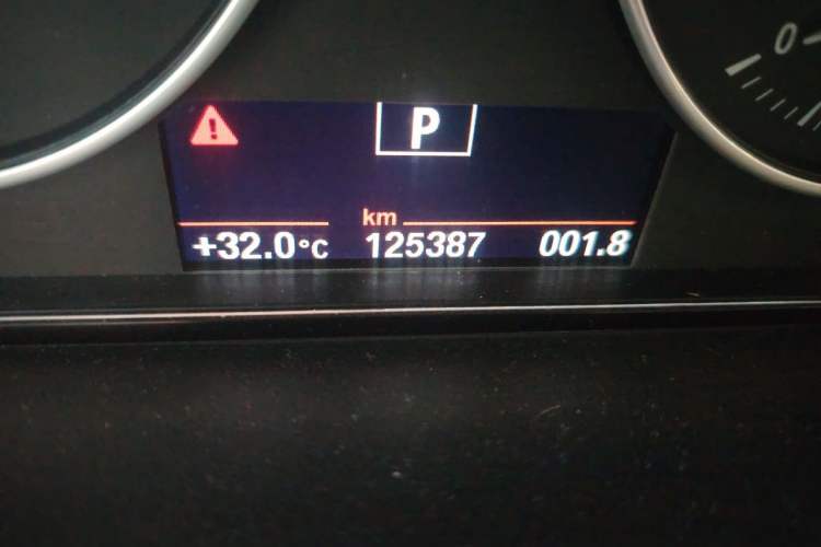 Used BMW 3 Series GT 2017 320i Sport Edition Odometer Close Up