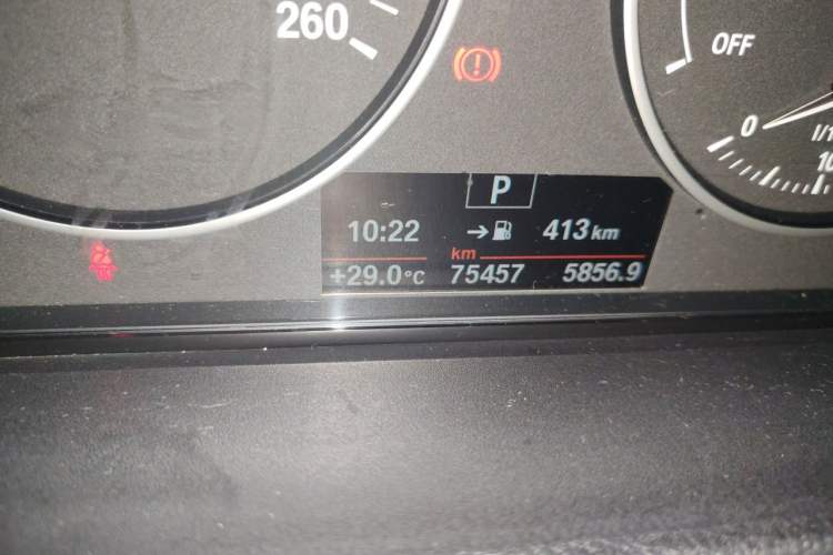 Used BMW 3 Series GT 2017 320i Sport Edition Odometer Close Up