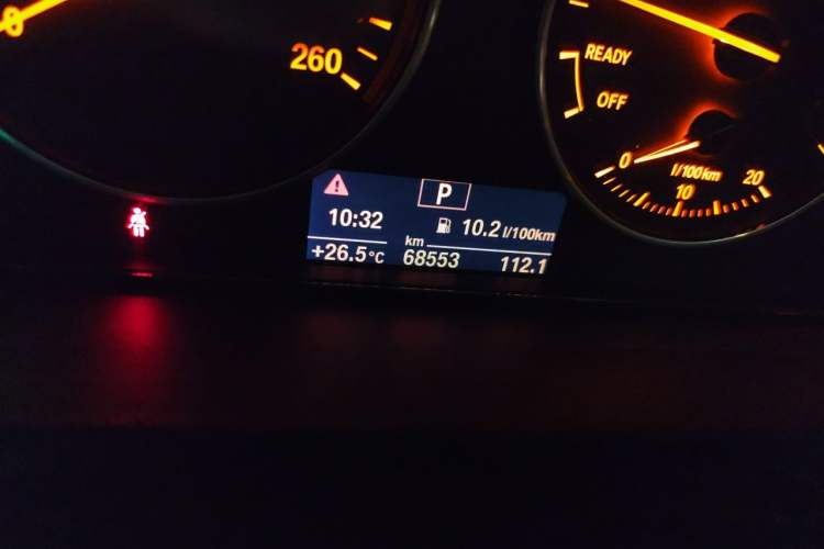 Used BMW 3 Series GT 2017 320i Sport Edition Odometer Close Up