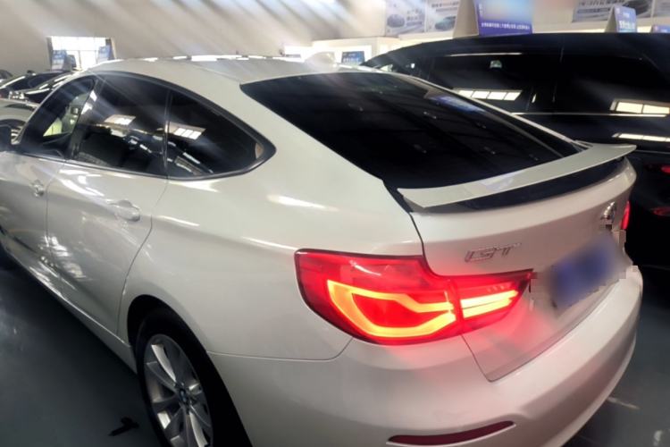 Used BMW 3 Series GT 2017 320i Sport Edition Rear Left 45 Deg