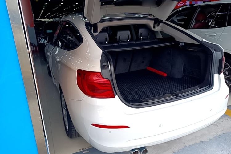Used BMW 3 Series GT 2017 320i Sport Edition Rear Left 45 Deg