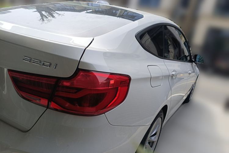 Used BMW 3 Series GT 2017 320i Sport Edition Rear Right 45 Deg