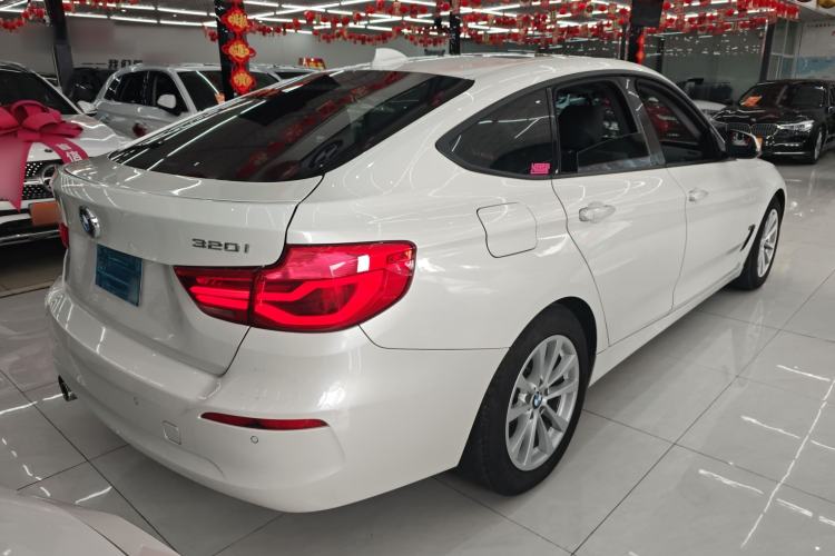 Used BMW 3 Series GT 2017 320i Sport Edition Rear Right 45 Deg