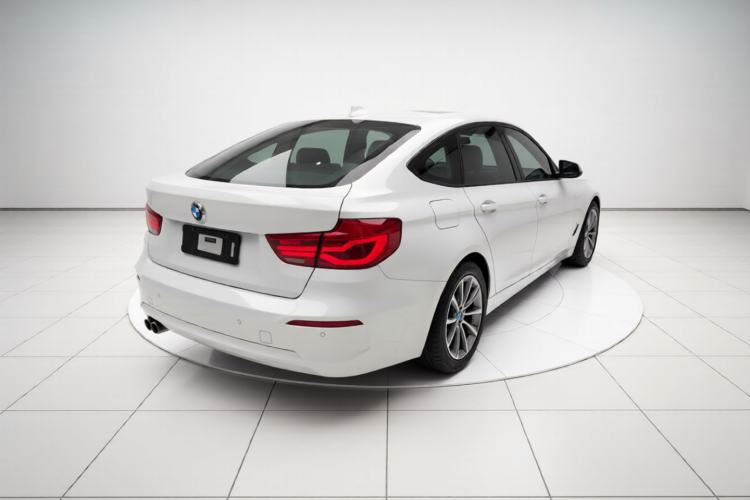 Used BMW 3 Series GT 2017 320i Sport Edition Rear Right 45 Deg