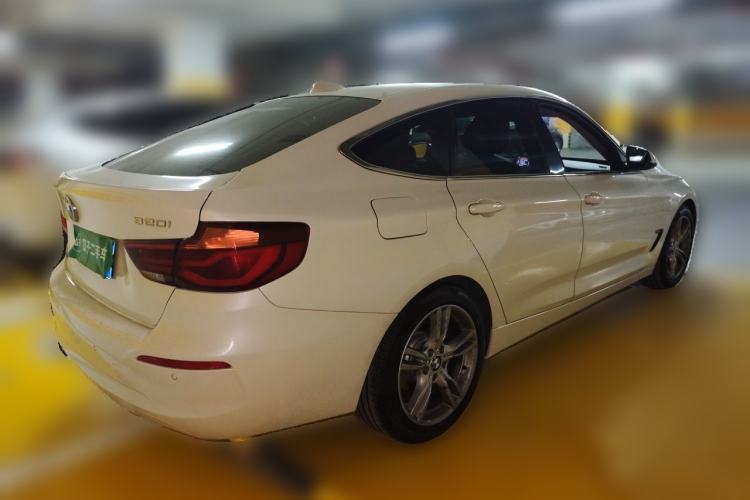 Used BMW 3 Series GT 2017 320i Sport Edition Rear Right 45 Deg