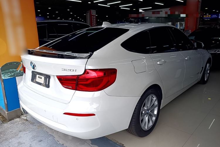 Used BMW 3 Series GT 2017 320i Sport Edition Rear Right 45 Deg