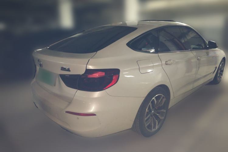Used BMW 3 Series GT 2017 320i Sport Edition Rear Right 45 Deg
