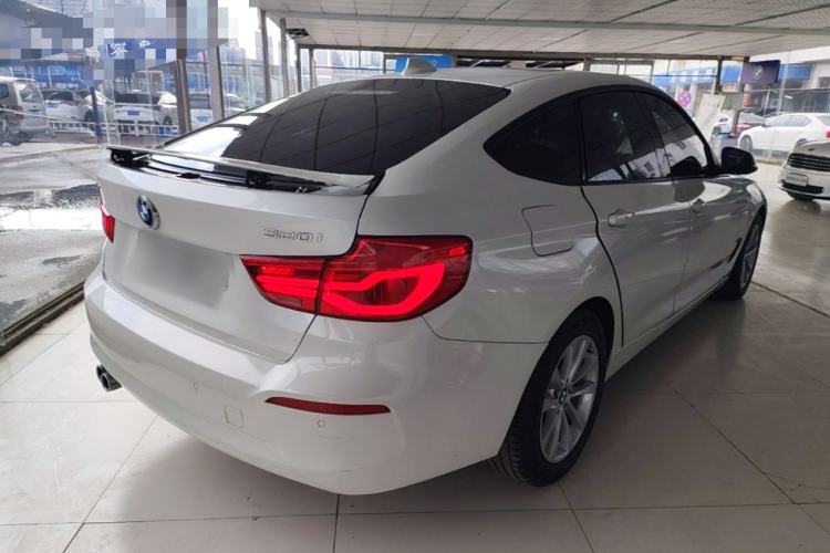 Used BMW 3 Series GT 2017 320i Sport Edition Rear Right 45 Deg
