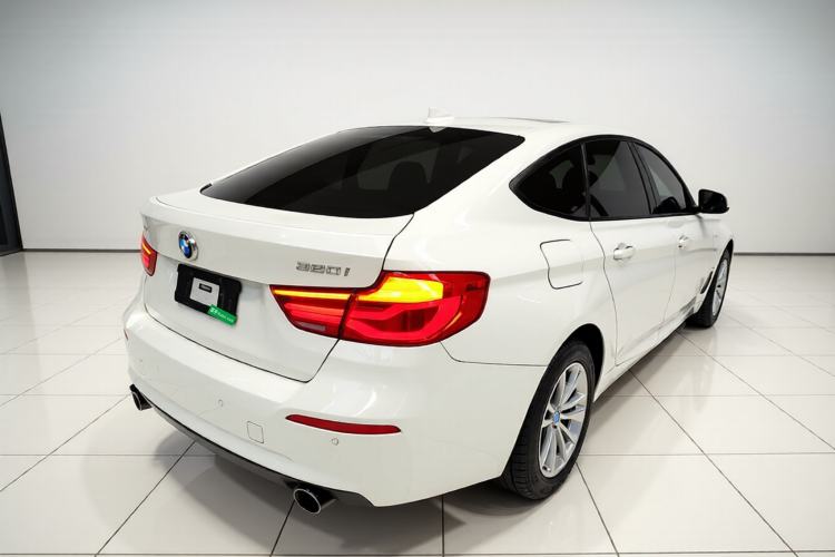 Used BMW 3 Series GT 2017 320i Sport Edition Rear Right 45 Deg