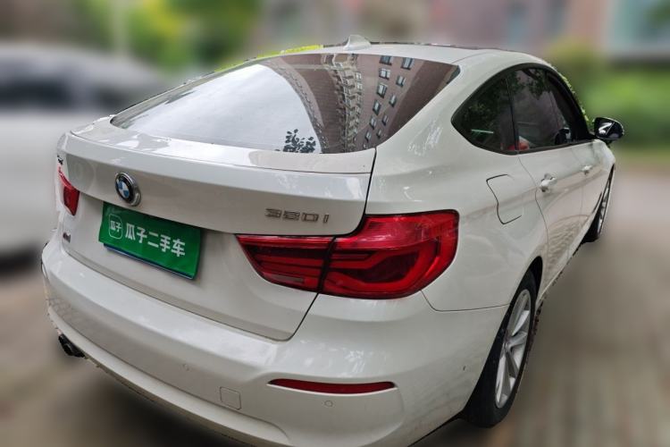 Used BMW 3 Series GT 2017 320i Sport Edition Rear Right 45 Deg