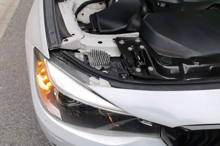 Used BMW 3 Series GT 2017 320i Sport Edition Right Front Headlight