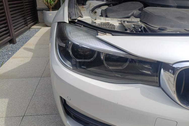 Used BMW 3 Series GT 2017 320i Sport Edition Right Front Headlight