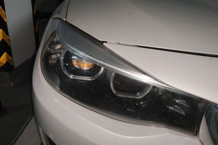 Used BMW 3 Series GT 2017 320i Sport Edition Right Front Headlight