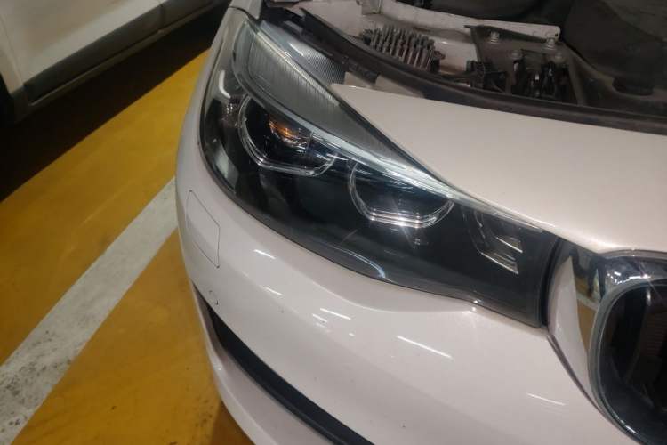 Used BMW 3 Series GT 2017 320i Sport Edition Right Front Headlight