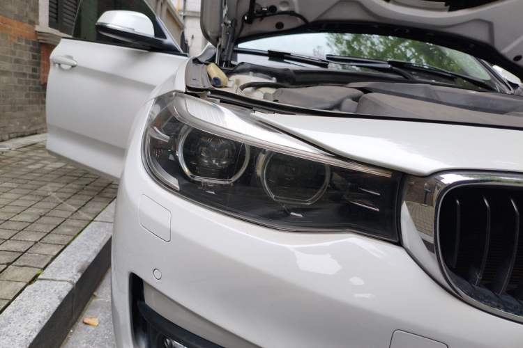 Used BMW 3 Series GT 2017 320i Sport Edition Right Front Headlight