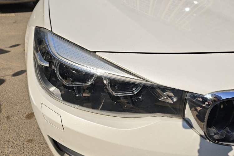 Used BMW 3 Series GT 2017 320i Sport Edition Right Front Headlight