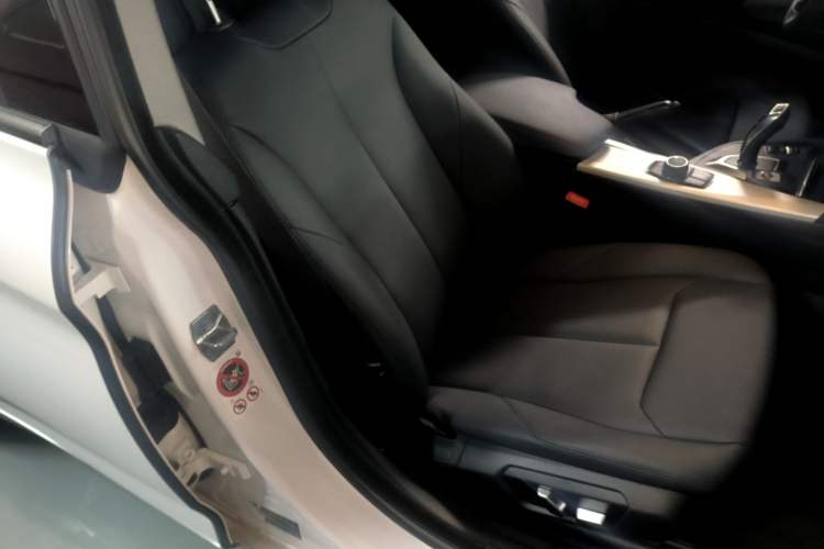 Used BMW 3 Series GT 2017 320i Sport Edition Right Front Seat