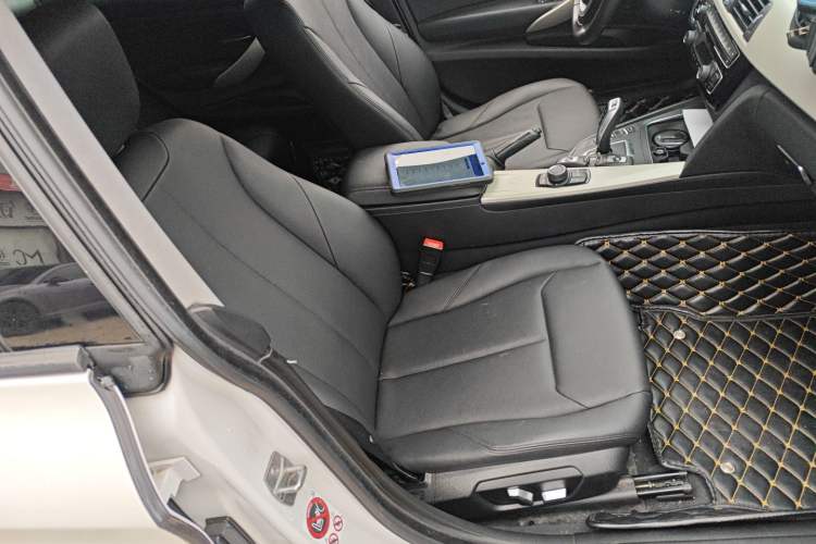 Used BMW 3 Series GT 2017 320i Sport Edition Right Front Seat