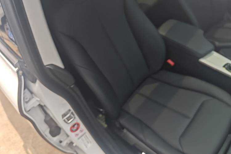 Used BMW 3 Series GT 2017 320i Sport Edition Right Front Seat