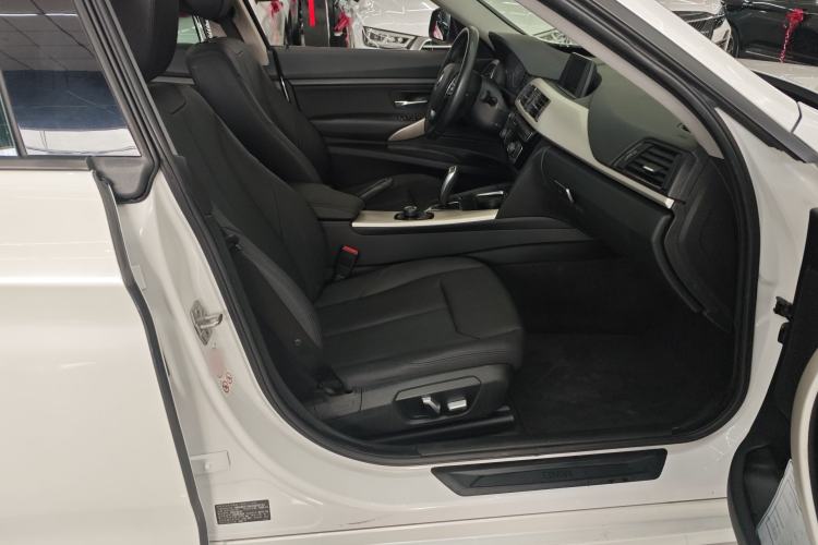Used BMW 3 Series GT 2017 320i Sport Edition Right Front Seat