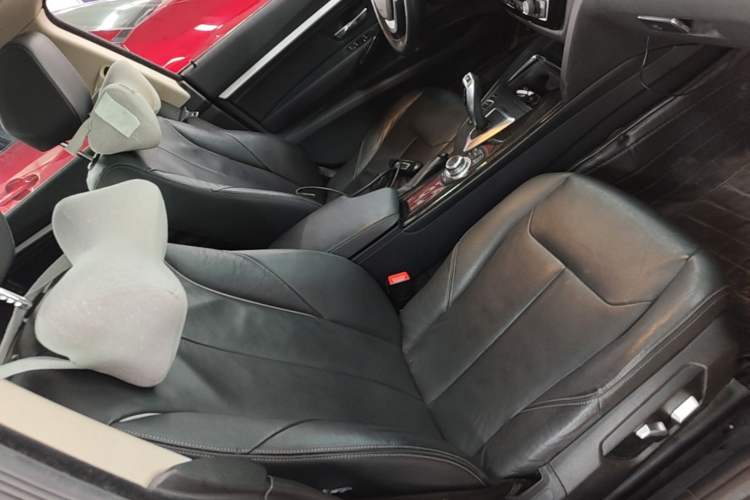 Used BMW 3 Series GT 2017 320i Luxury Design Package Right Front Seat