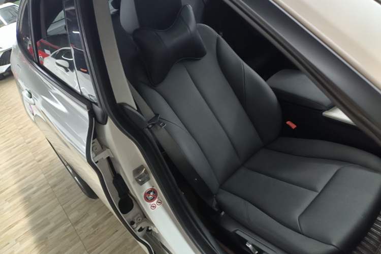Used BMW 3 Series GT 2017 320i Sport Edition Right Front Seat