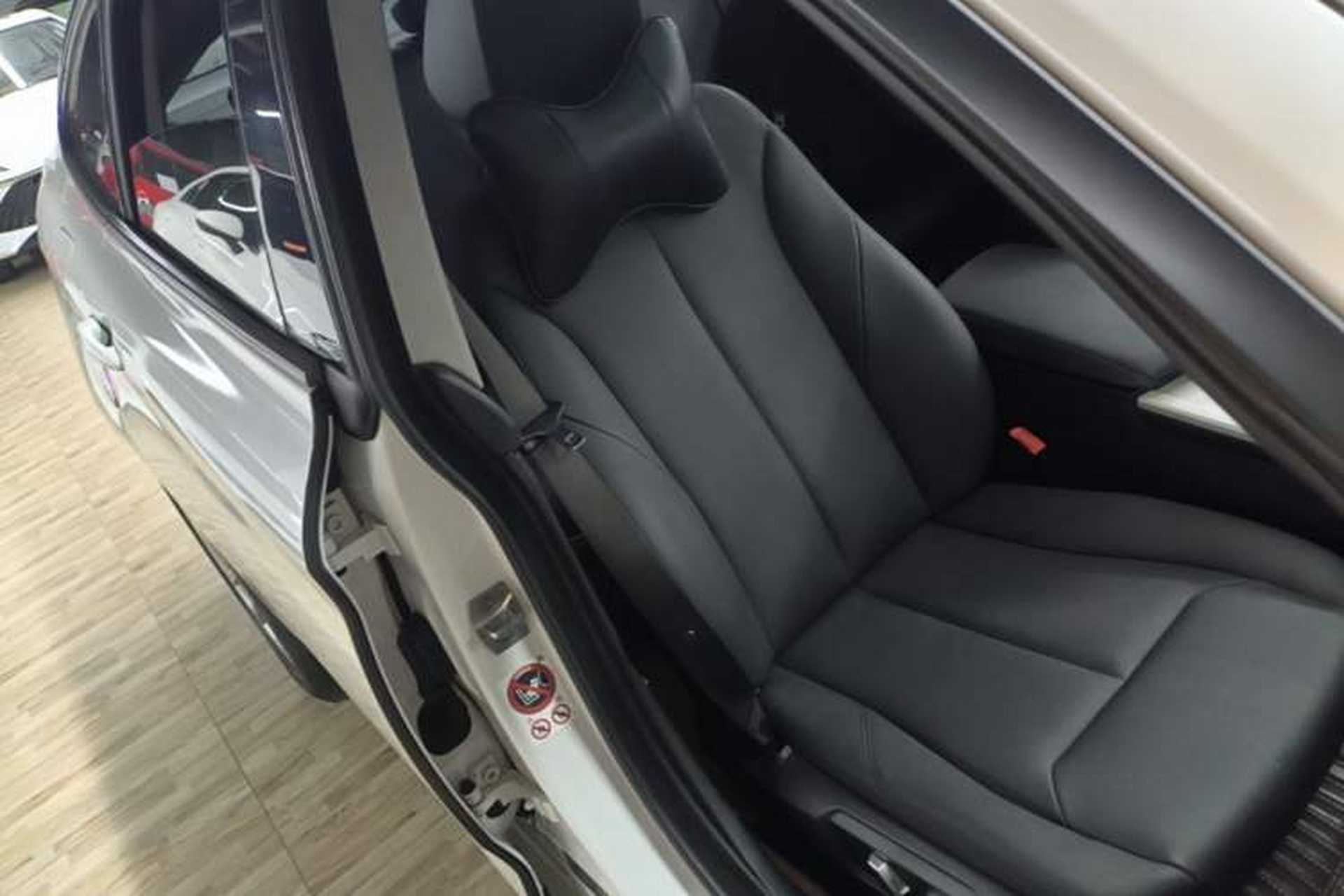 Used BMW 3 Series GT 2017 320i Sport Edition Right Front Seat