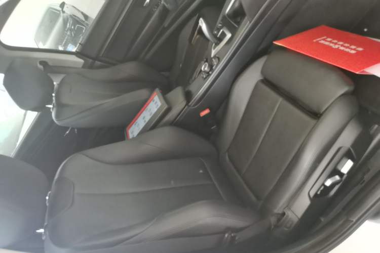 Used BMW 3 Series GT 2017 320i Sport Edition Right Front Seat