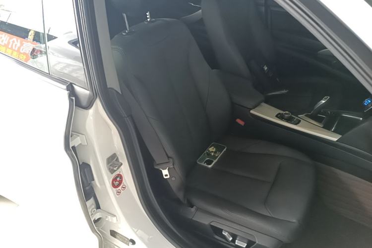Used BMW 3 Series GT 2017 320i Sport Edition Right Front Seat