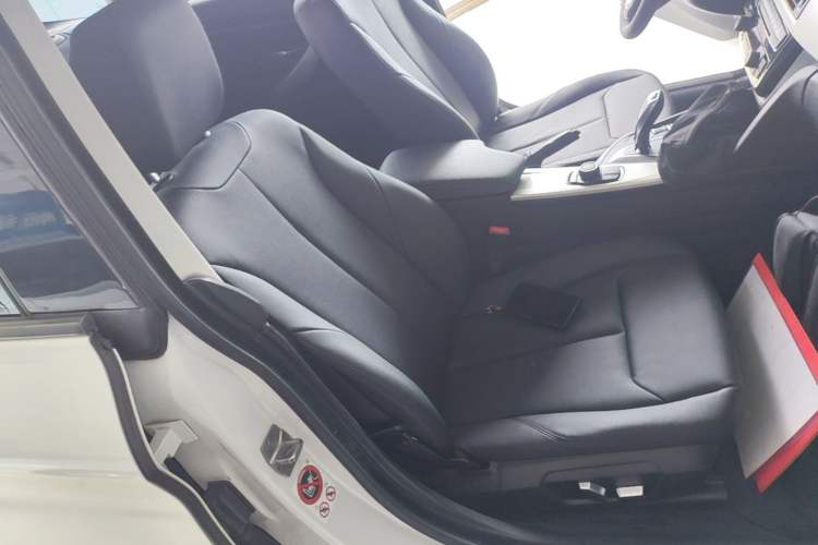 Used BMW 3 Series GT 2017 320i Sport Edition Right Front Seat