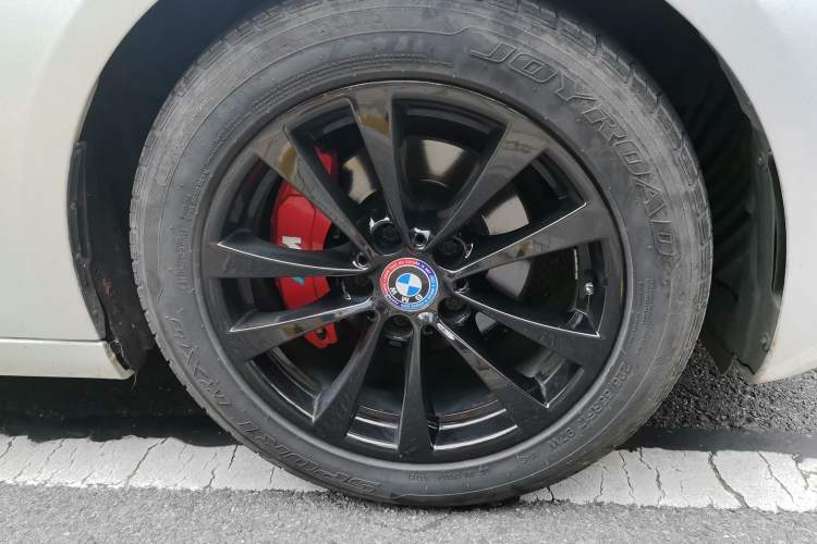 Used BMW 3 Series GT 2017 320i Sport Edition Right Front Wheel Hub