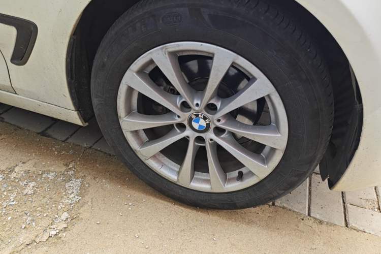 Used BMW 3 Series GT 2017 320i Sport Edition Right Front Wheel Hub