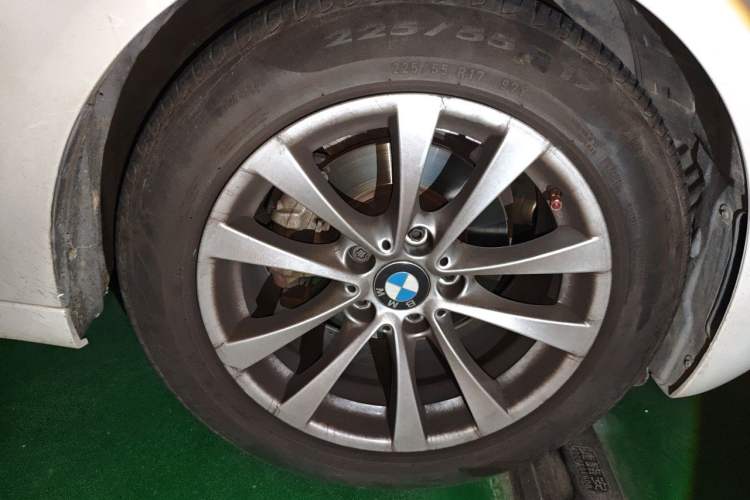 Used BMW 3 Series GT 2017 320i Sport Edition Right Front Wheel Hub