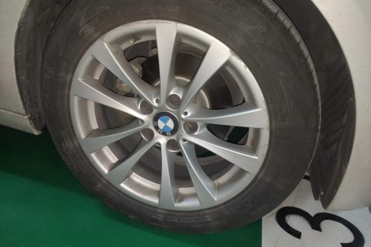 Used BMW 3 Series GT 2017 320i Sport Edition Right Front Wheel Hub