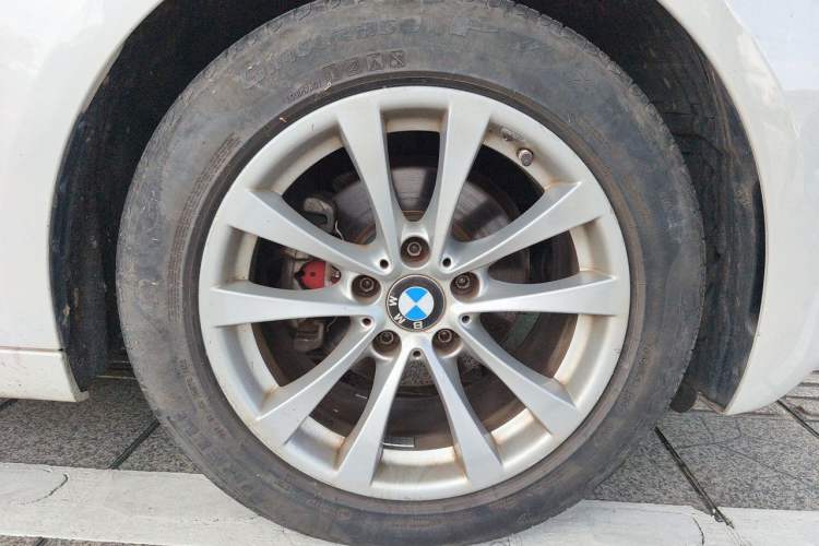 Used BMW 3 Series GT 2017 320i Sport Edition Right Front Wheel Hub