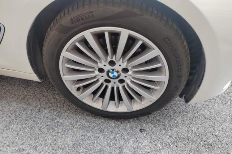 Used BMW 3 Series GT 2017 320i Sport Edition Right Front Wheel Hub