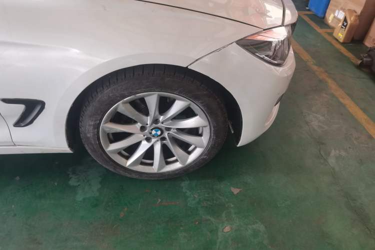 Used BMW 3 Series GT 2017 320i Luxury Design Package Right Front Wheel Hub