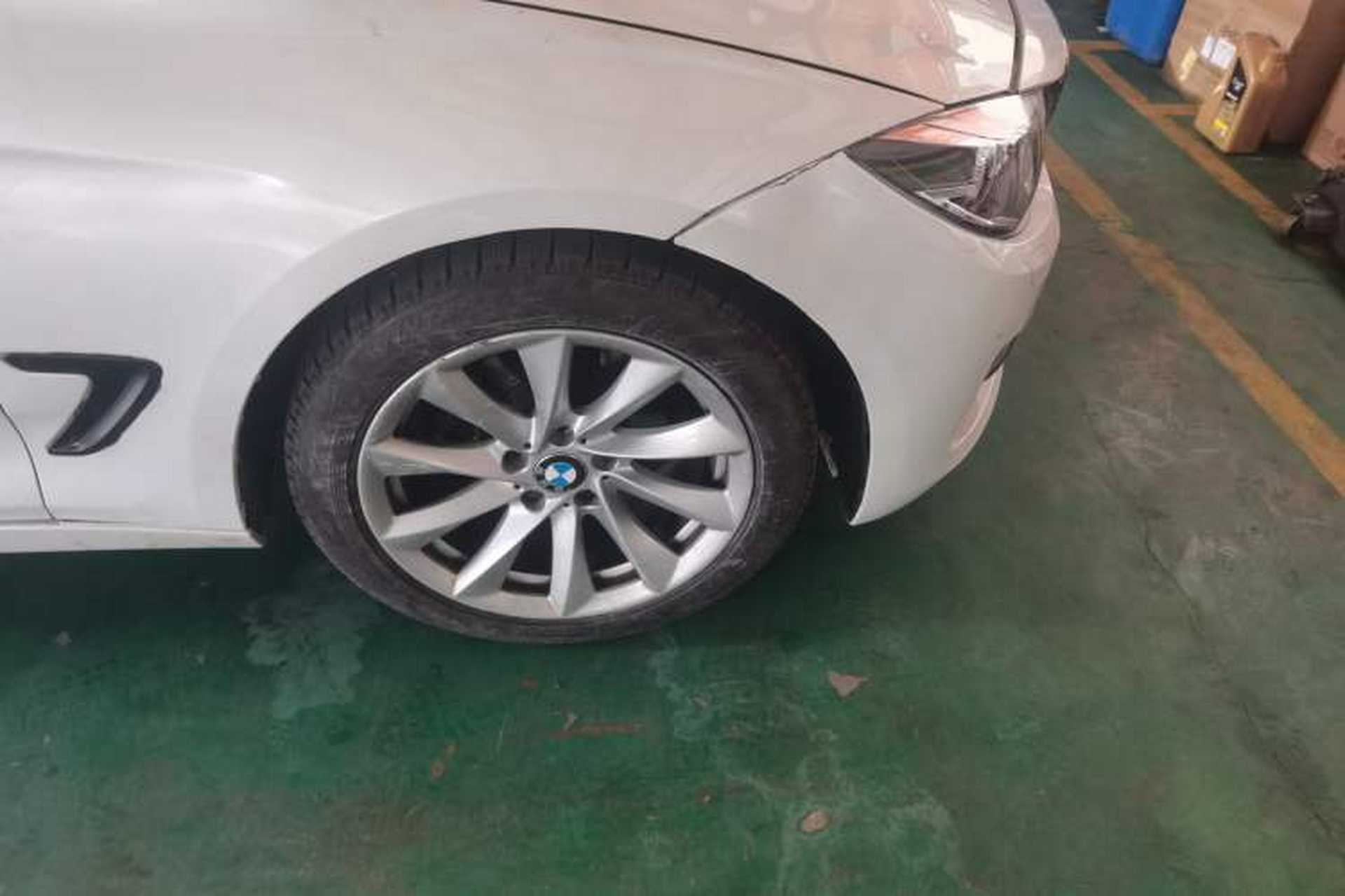Used BMW 3 Series GT 2017 320i Luxury Design Package Right Front Wheel Hub
