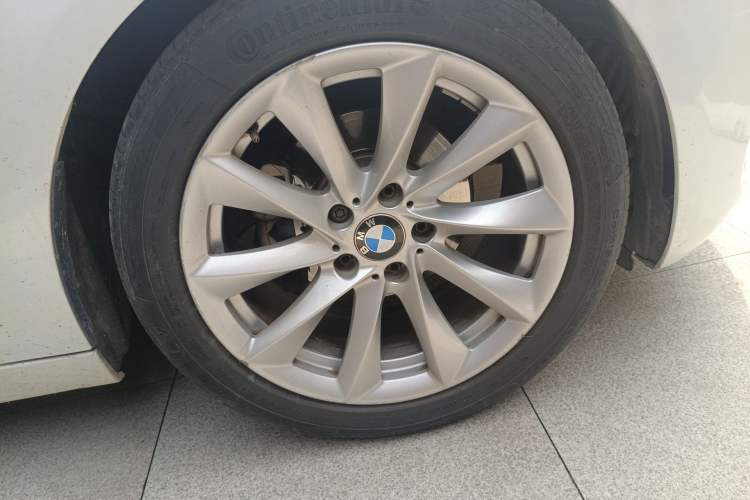 Used BMW 3 Series GT 2017 320i Sport Edition Right Front Wheel Hub