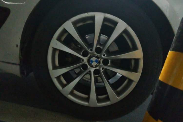 Used BMW 3 Series GT 2017 320i Sport Edition Right Front Wheel Hub