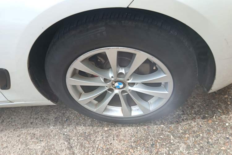 Used BMW 3 Series GT 2017 320i Sport Edition Right Front Wheel Hub
